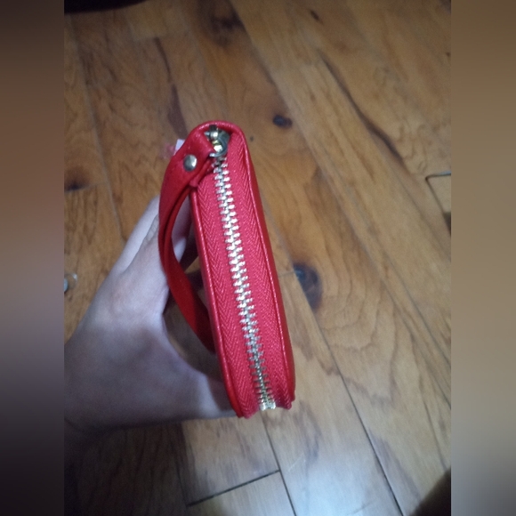 NWOT ADRIENNE VITTADINI CHARGING WALLET/ CLUTCH. - Picture 9 of 11